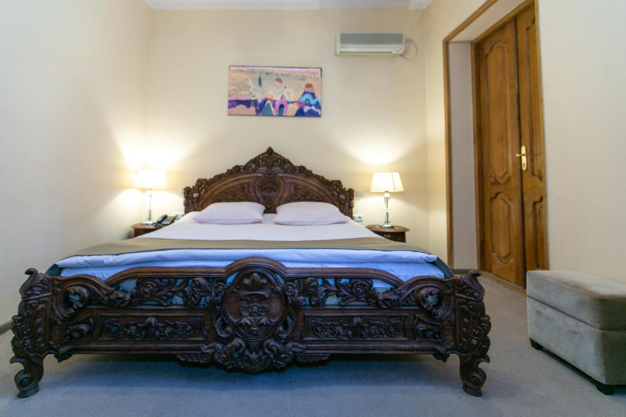 Hotel Vip Тбилиси Екстериор снимка
