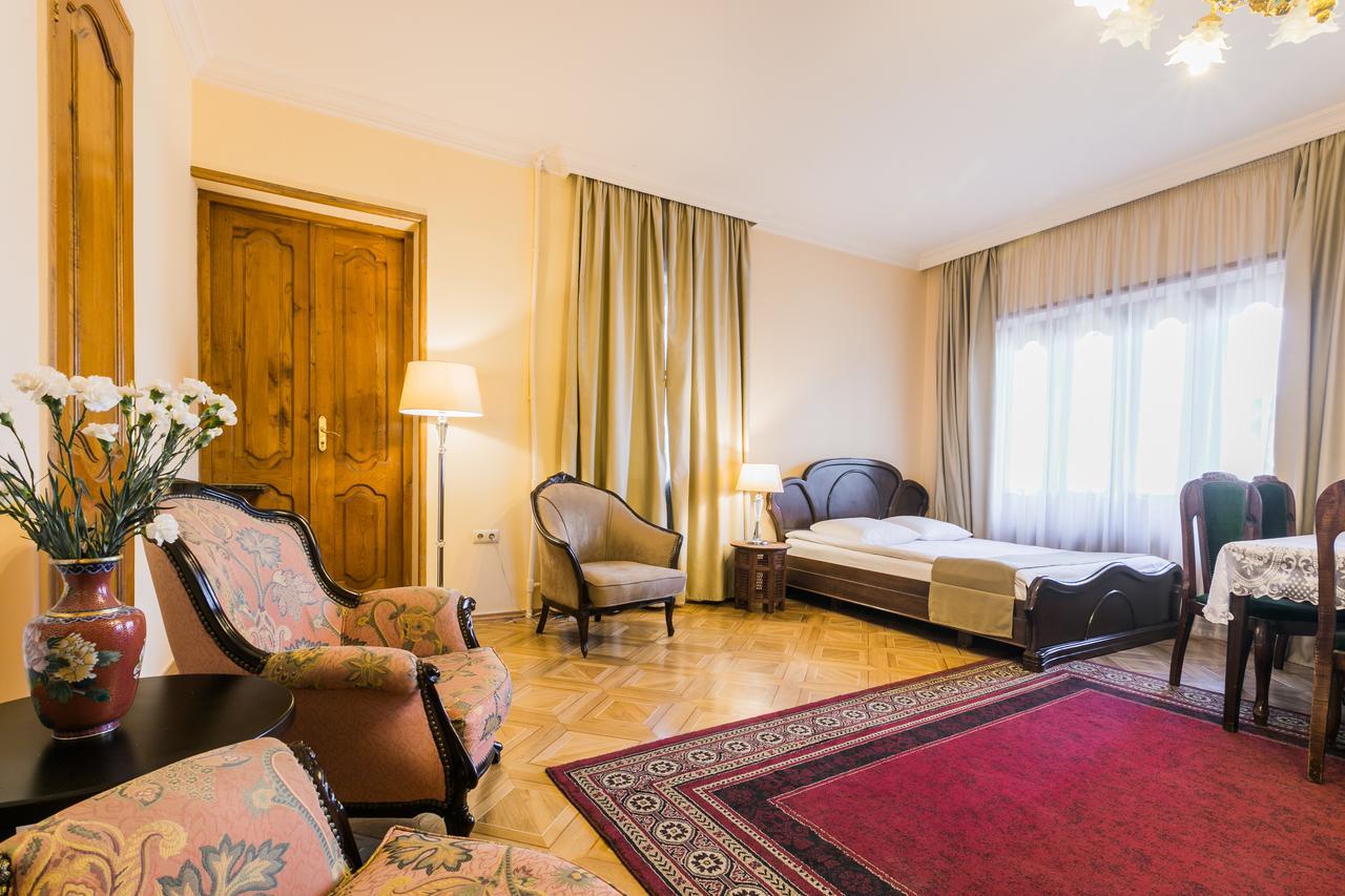 Hotel Vip Тбилиси Екстериор снимка
