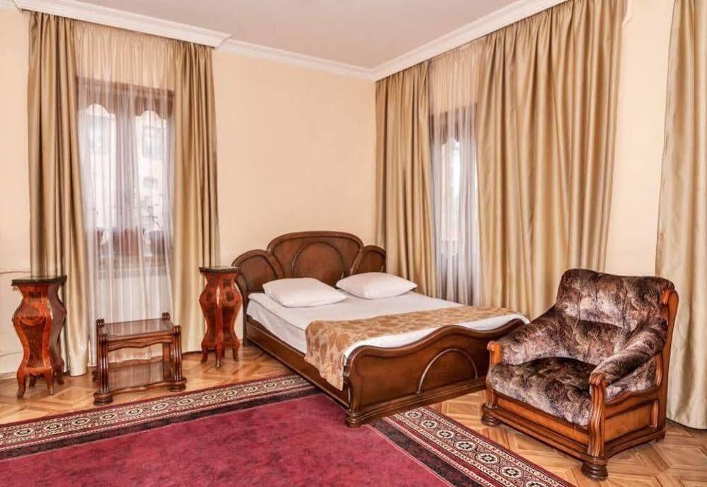 Hotel Vip Тбилиси Екстериор снимка