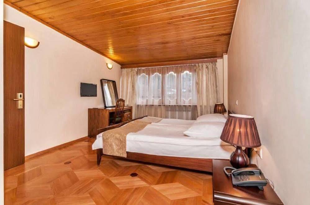 Hotel Vip Тбилиси Екстериор снимка