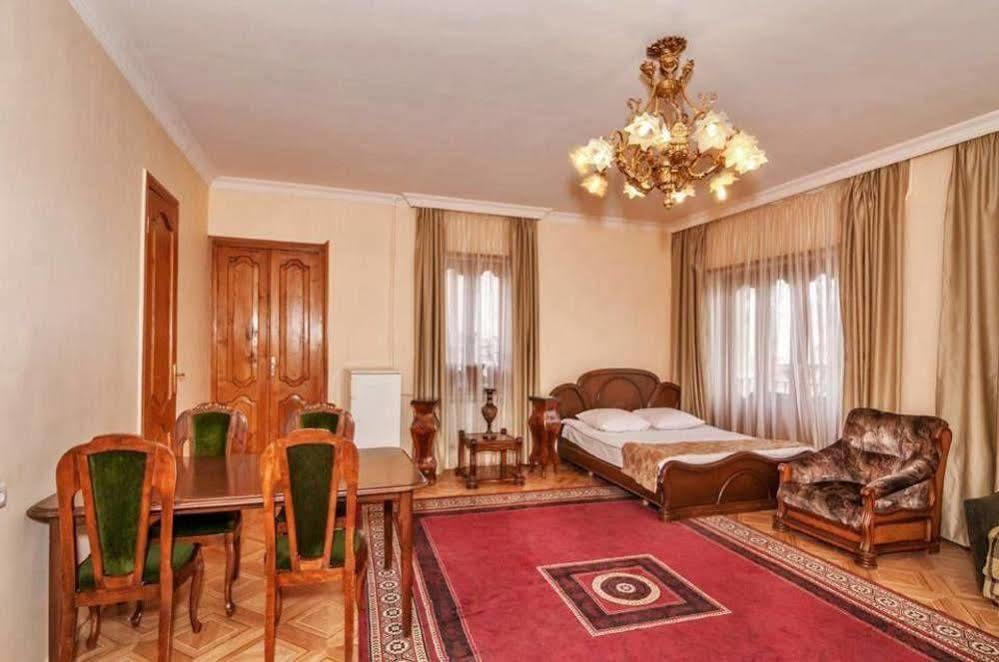 Hotel Vip Тбилиси Екстериор снимка