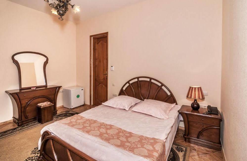 Hotel Vip Тбилиси Екстериор снимка