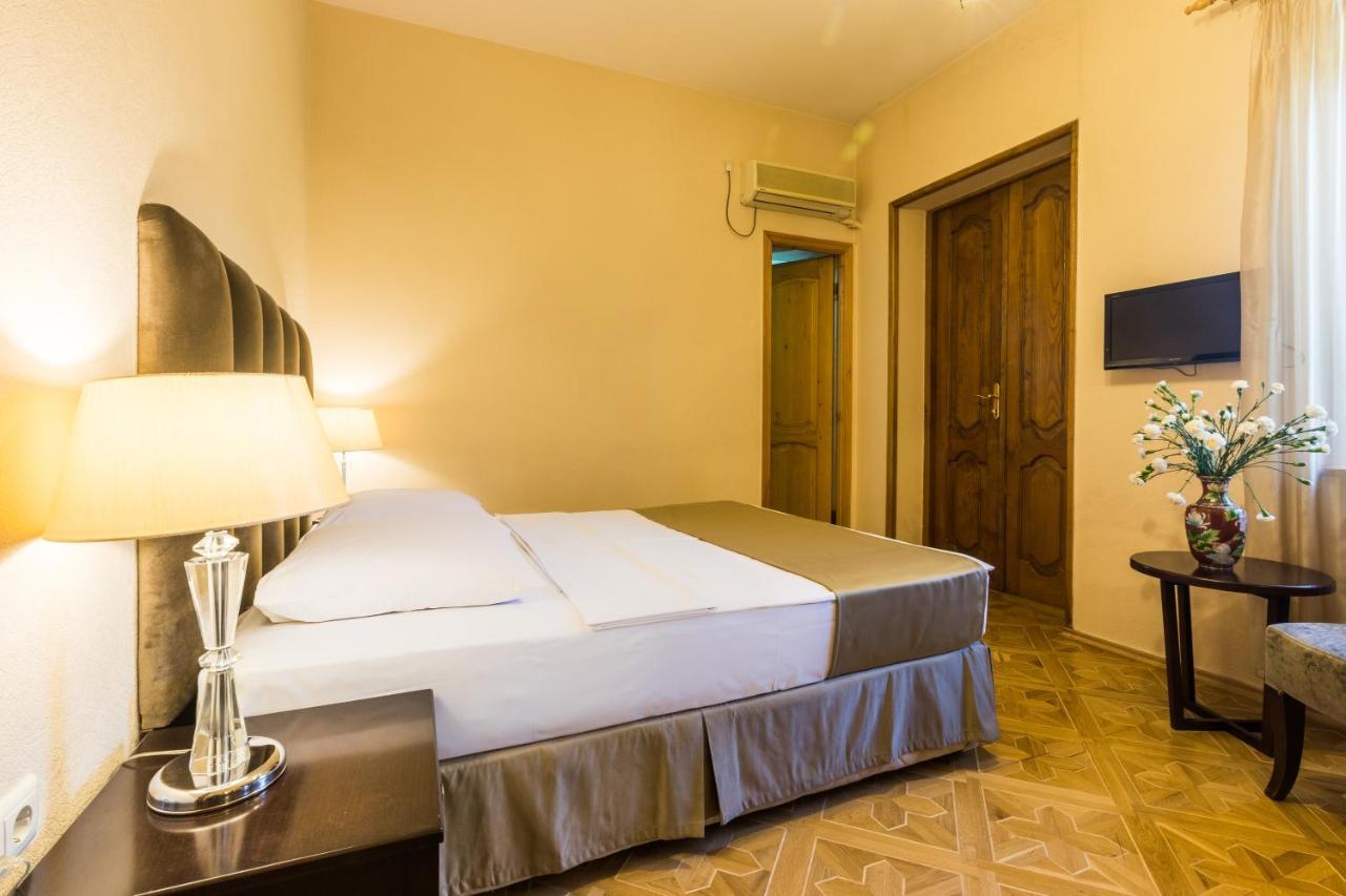 Hotel Vip Тбилиси Екстериор снимка