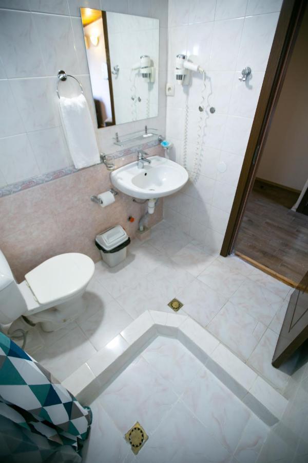 Hotel Vip Тбилиси Екстериор снимка